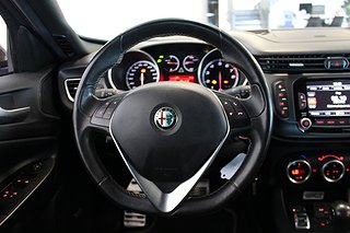 Halvkombi Alfa Romeo Giulietta 14 av 26