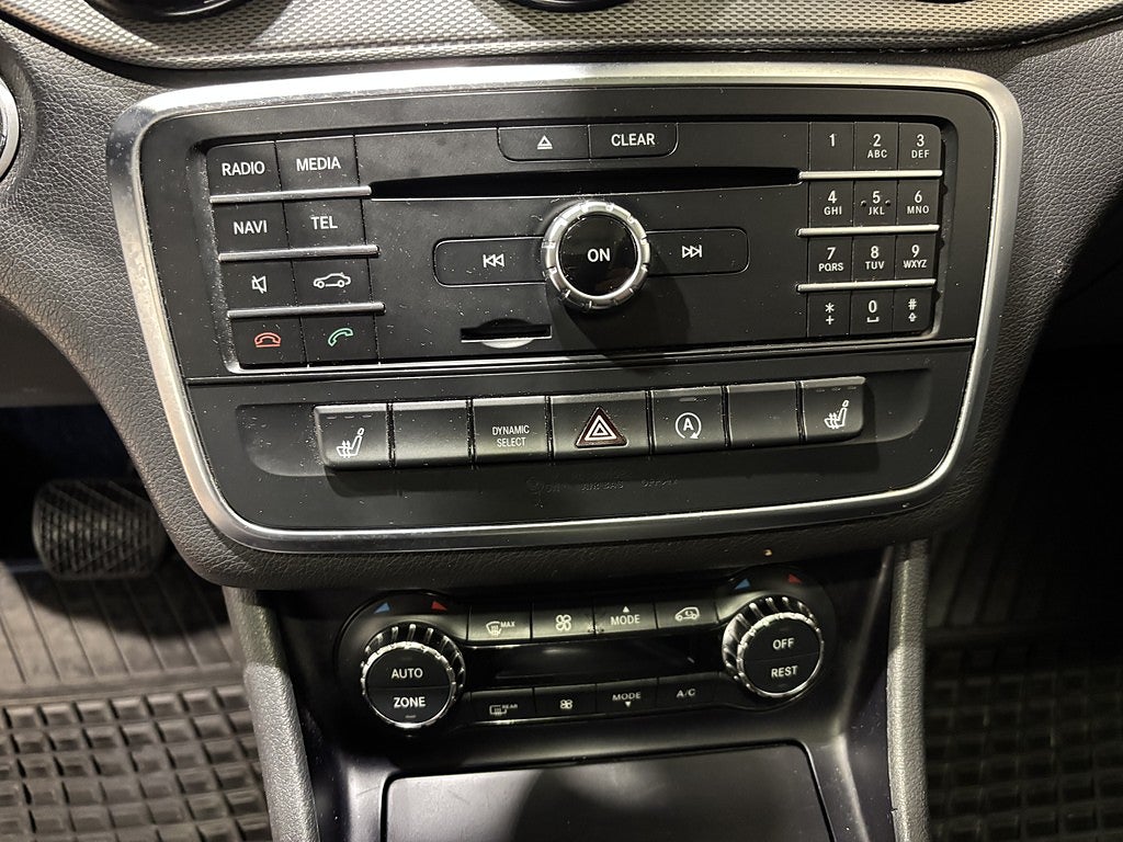 Mercedes-Benz CLA 200 7G-DCT Urban Line Bkam Pano Skinn Navi Drag Ambligh