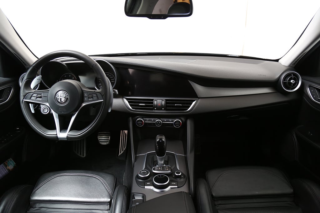 Alfa Romeo Giulia 2,0 Turbo 16V 280hk Q4 Veloce Drag Carplay B-Kamera 2018