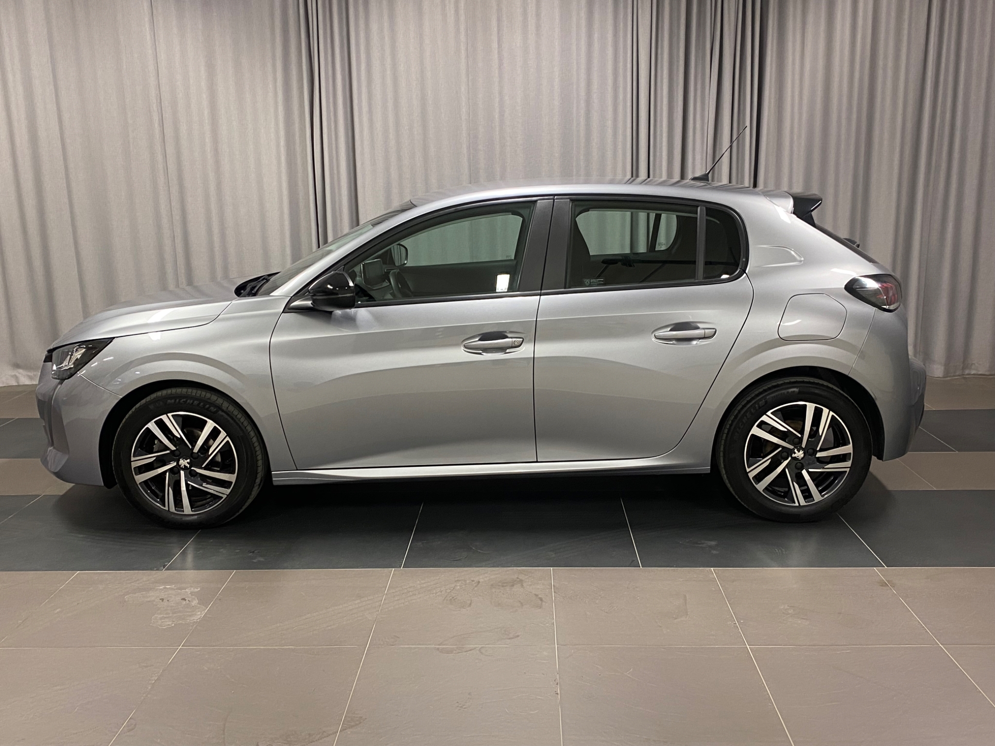 Peugeot 208 2023, bild 2/10