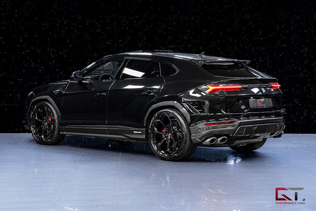 Lamborghini Urus Performante 60th Anniversary MOMS Full Carbon Akrapovic