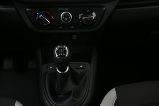 Halvkombi Hyundai i10 8 av 17