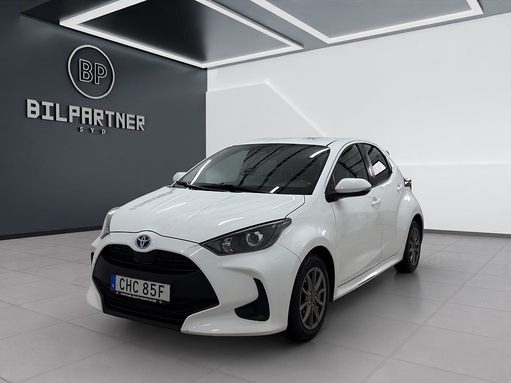 Toyota Yaris Hybrid CVT Active/S+V-HJUL/Fri Hemleverans/Moms