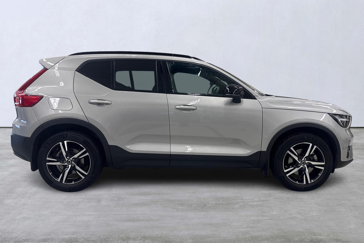 Volvo XC40 B3 FWD Bensin Plus Dark 2025, bild 3/10