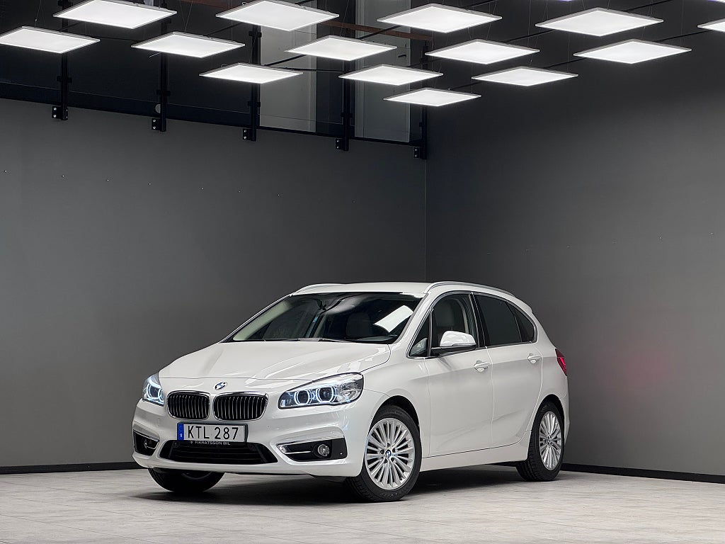 BMW 220D xDrive Luxury Line / Drag / Värmare / Läder / B-Kamera
