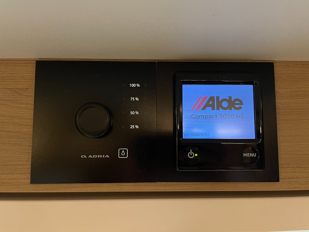 Adria Adora 572 UT /ALDE/Långbäddar/Markis/Badrum bak - Adria