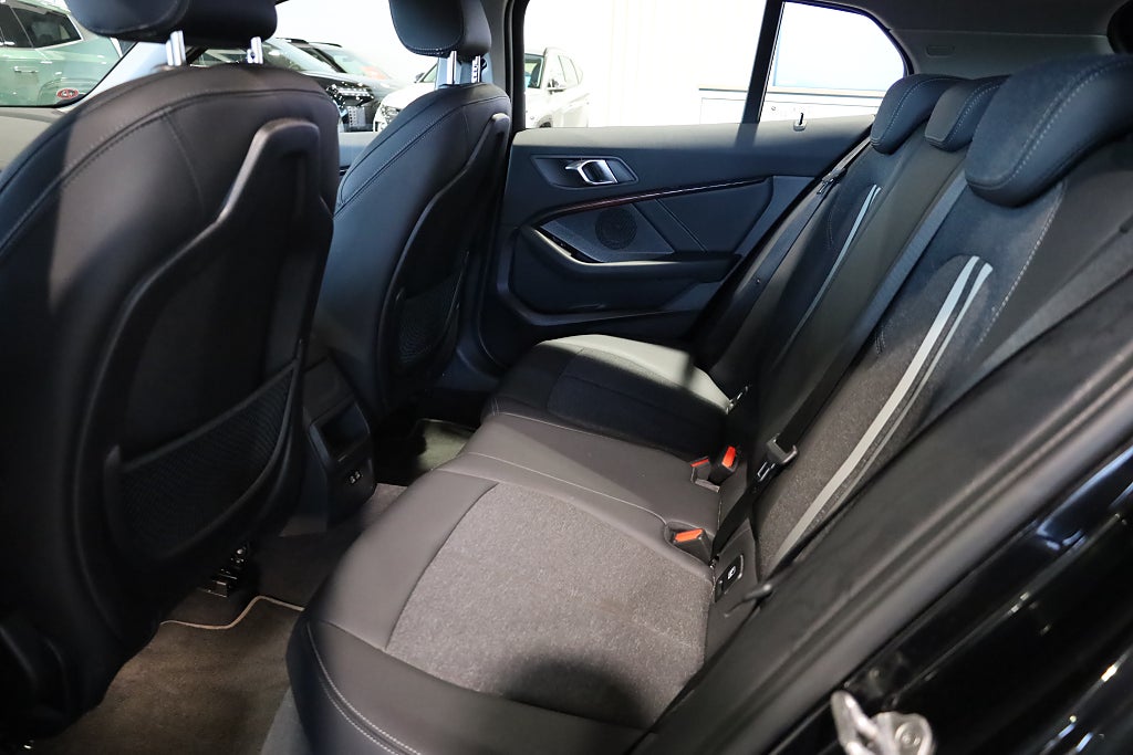 BMW 118I Sportline AUT Navi CarPlay PDC Rattvärme 2022