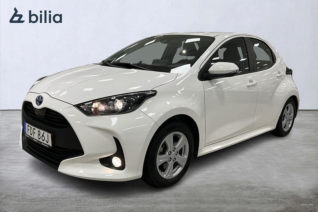 Toyota Yaris Hybrid 1,5 Active Komfortpaket V-hjul Endast 2309 mil