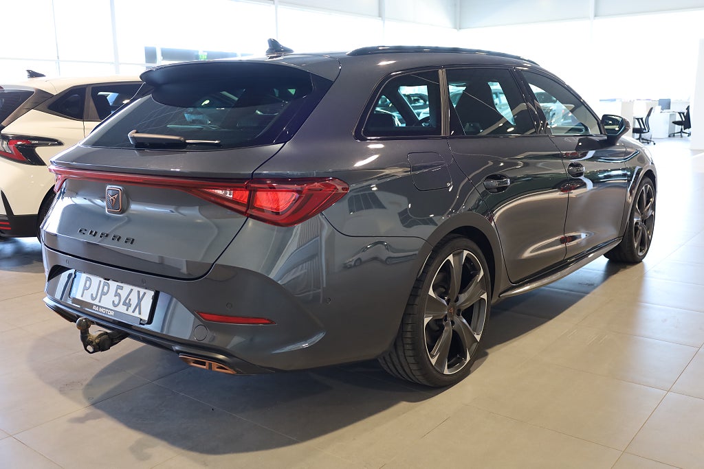 Cupra Leon Sportstourer e-Hybrid Drag Navi Kamera Cockpit CarPlay 2024