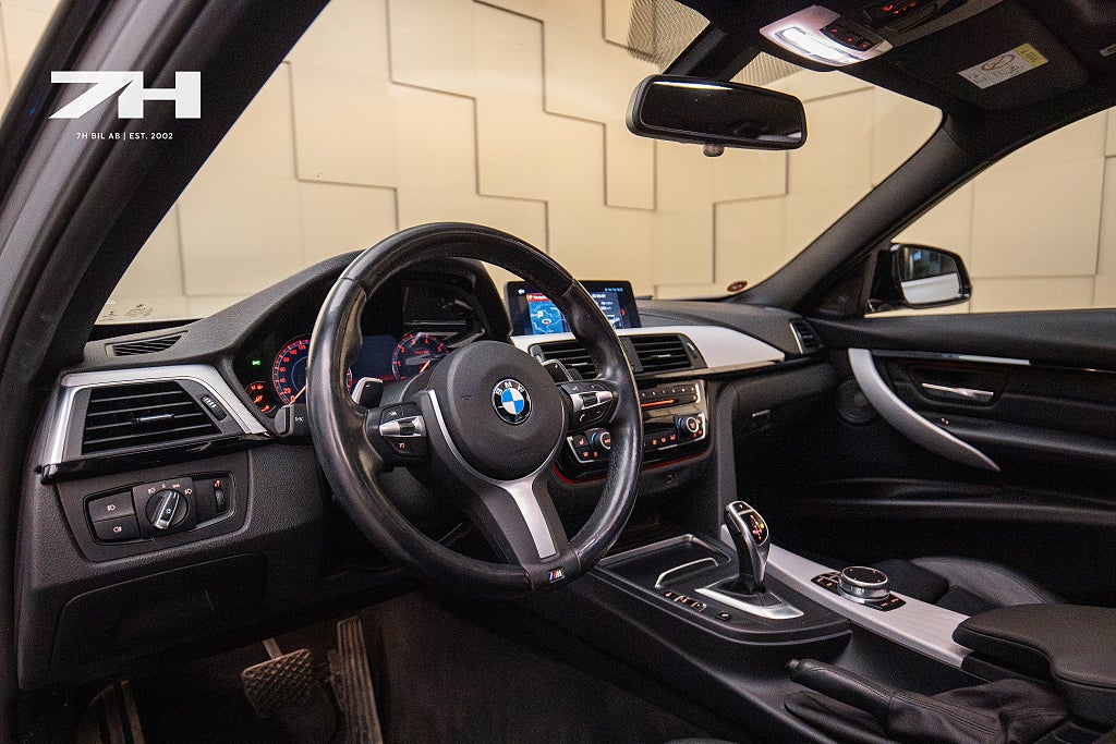 BMW 330i Sedan M-Sport / H/K / Pano / Cockpit