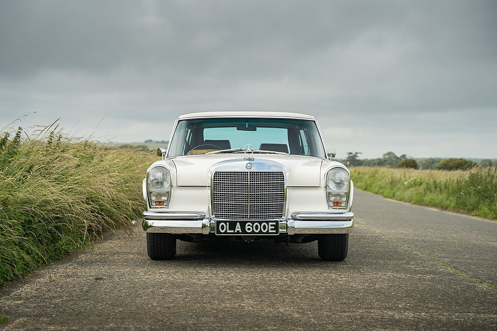 Mercedes-Benz 600 SWB.