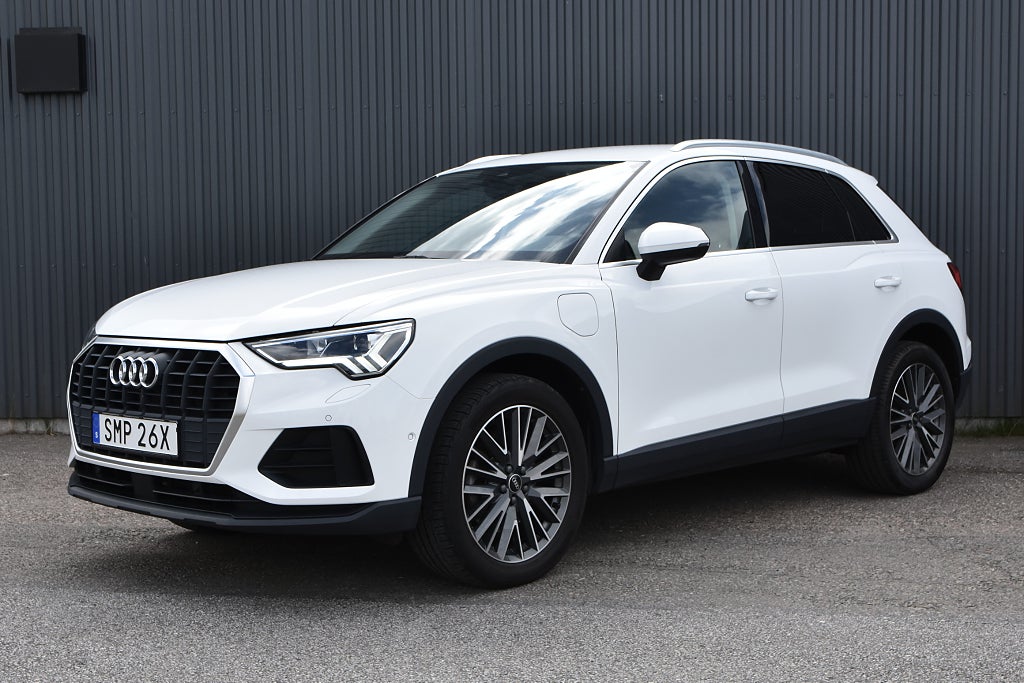 Audi Q3 45 TFSI e / Cockpit Dragkrok 