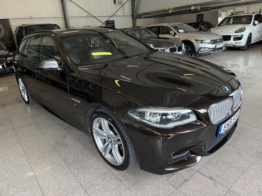 BMW M550D xDrive Touring M Sport 381hk LCI Svensksåld Panorama 