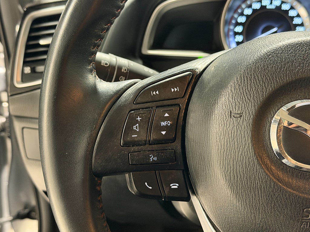 Mazda 3 Sport 2,0 SKYACTIV-G 120hk Vision Navi P-sensorer 2016