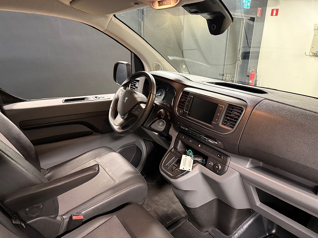 Bild på Peugeot e-Expert  PRO+ L3 75kWh 136hk Back-kamera/Nav
