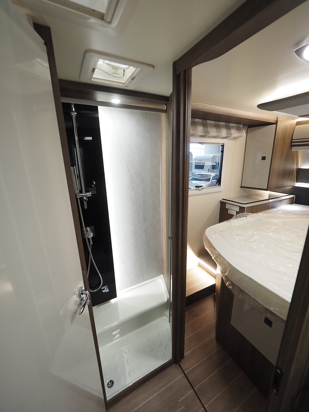 Ci Magis 67 XT  Aut I Solcell I Backkamera I Queensbed