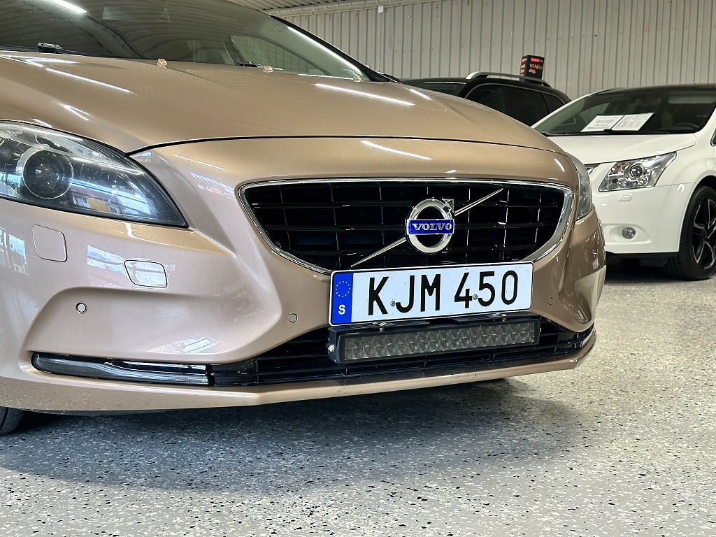 Volvo V40 D2 Euro 5 Nybesiktigad Panorama Välservad Dragkrok PAP
