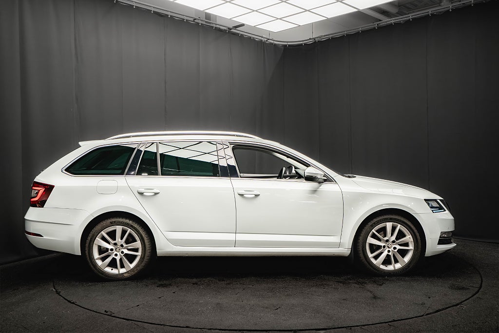 Skoda Octavia Style DRAG B-VÄRMARE KAMERA CANTON NAVI 1-ÄGARE