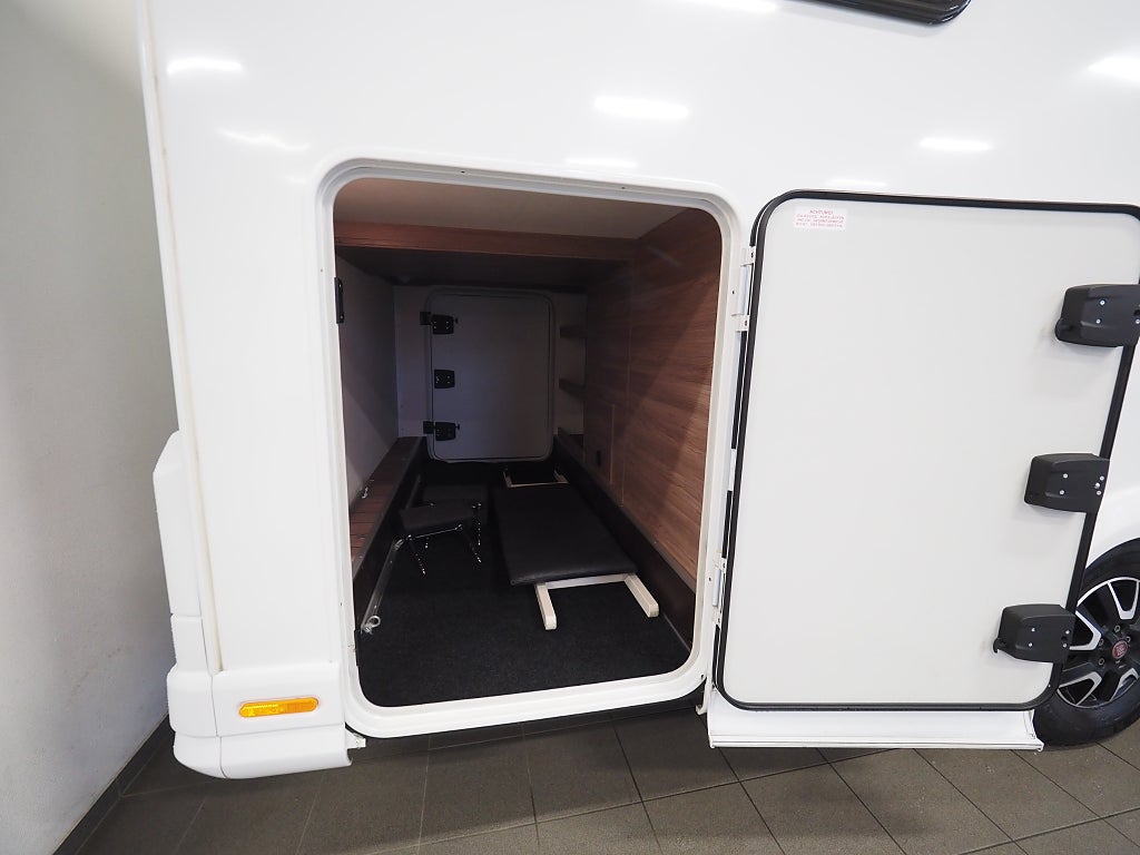 Knaus Live Wave 700 MEG Dragkrok AC Solcell Aut