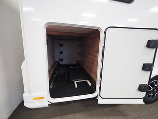 Husbil-halvintegrerad Knaus Live Wave 700 MEG 19 av 20