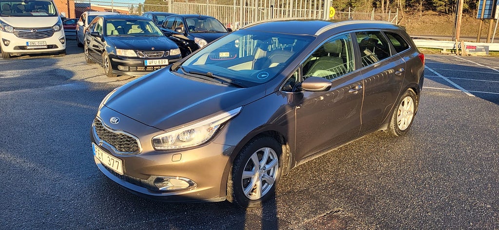 Kia Ceed cee'd_sw 1.6 CRDi 128hk Dragkrok Välvårdad EX Comfort 