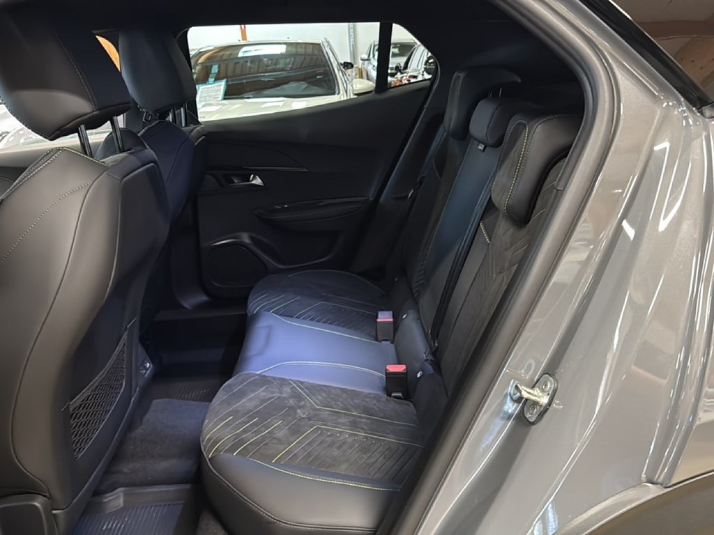 Peugeot 2008 GT Hybrid 145hk Automat – bild 9