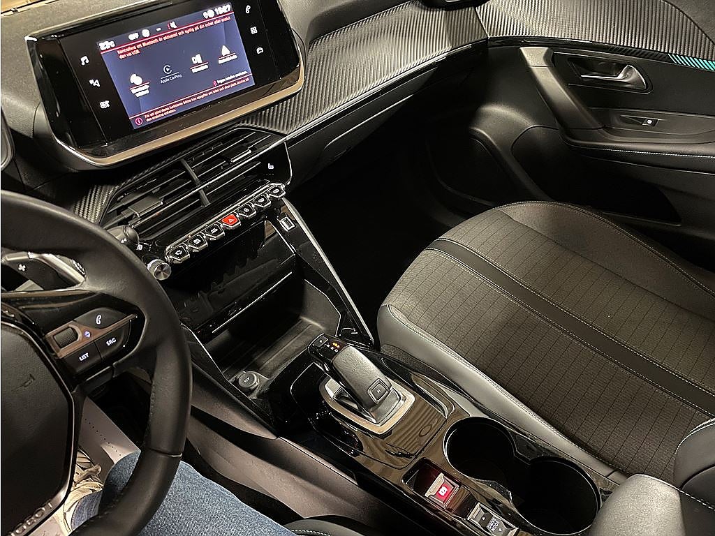 Bild på Peugeot 2008 Allure 1.2 PT 130hk Aut - B-KAMERA, CARPLAY