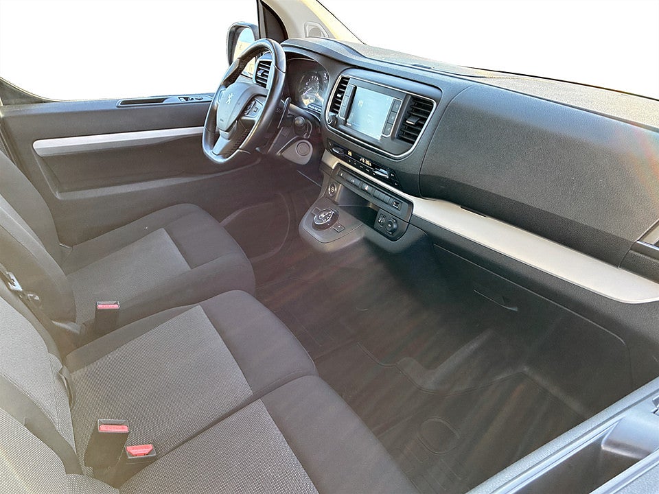Bild på Peugeot Expert PRO+ 2.0 BlueHDi 145hk Aut L3 BACKKAMERA