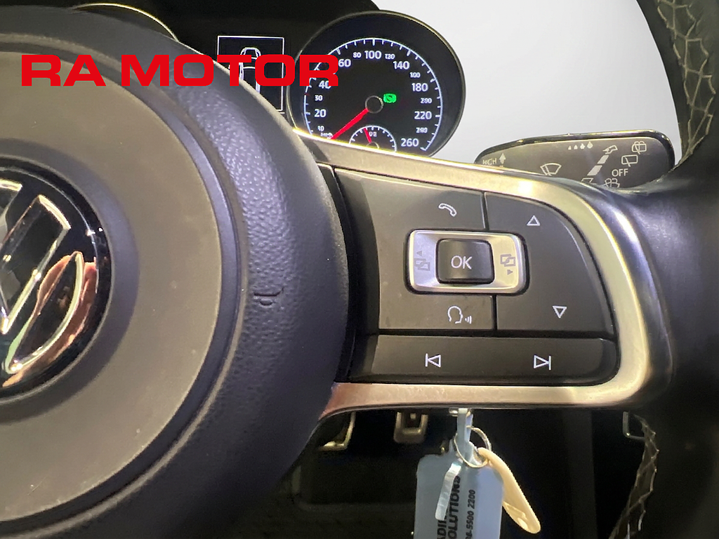 Volkswagen Golf 2.0 TDI 150hk DSG R-Line| D-värm |Drag | Backkamera | 2017