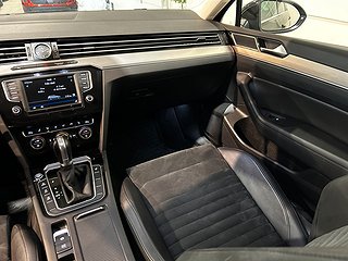 Volkswagen Passat Sportscombi R-Line AWD Dvärm Kamera Drag