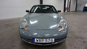 Den här Porsche 911 från 996-generationen importerades från Storbritannien år 2004. 