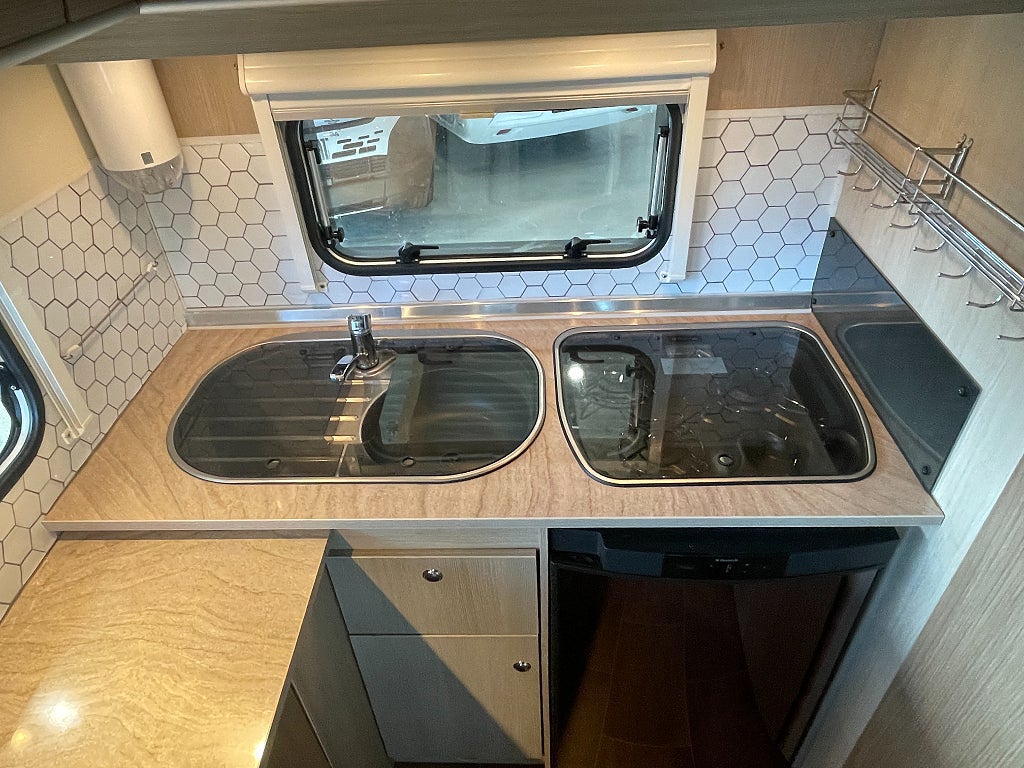 Bürstner Ixeo 585 / Taksäng / Under 6m / B-kort / Solcell / AC-Bodel /  - Bürstner