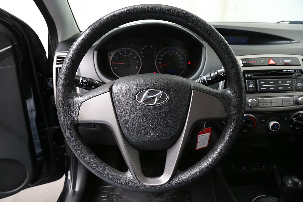 Hyundai i20 1,2 84hk Select 5dr Nybesikt l Nyservad l Drag l Motorv 2015