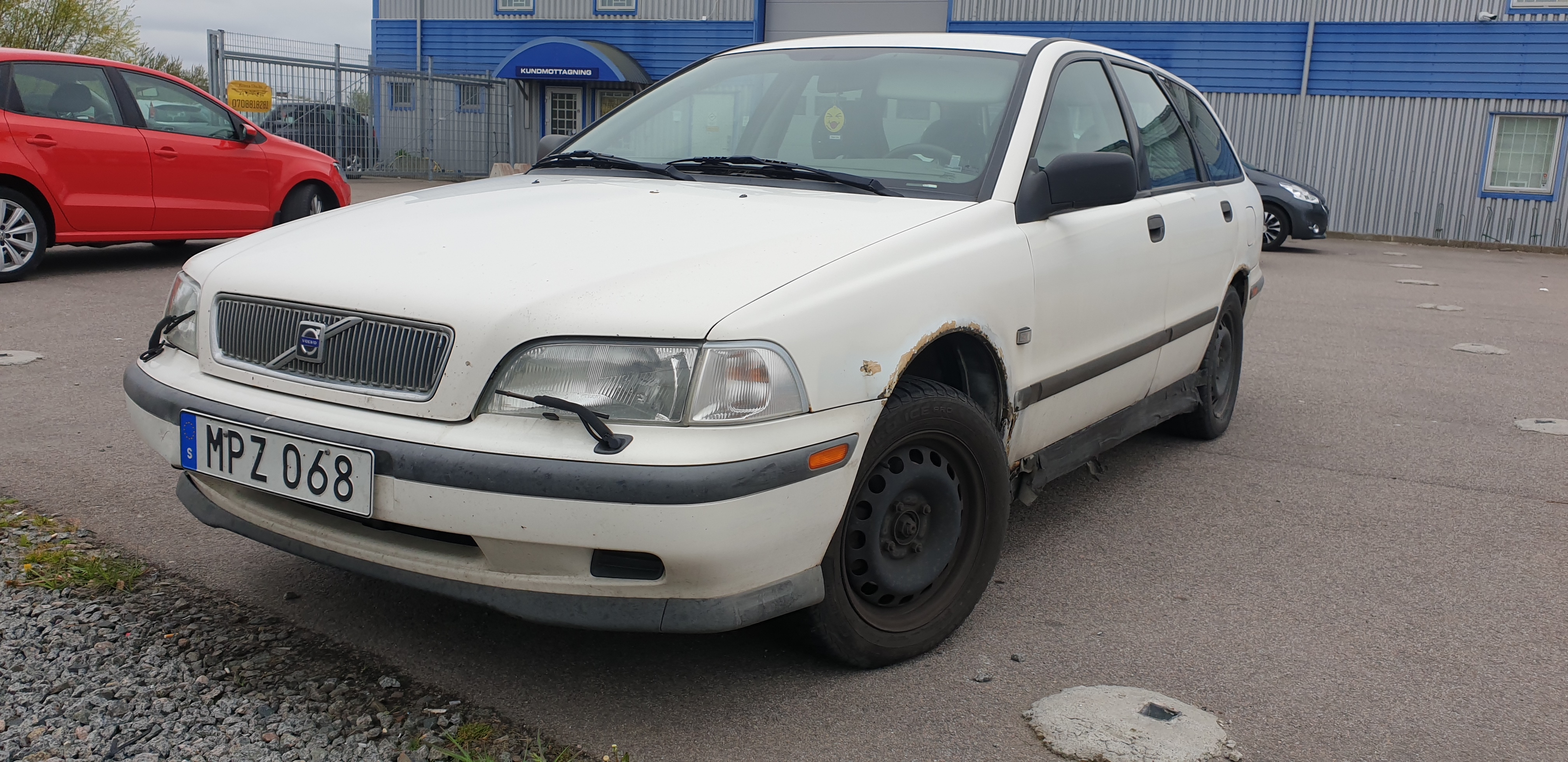 Volvo V40 1.6 105hk 1999, bild 2/32