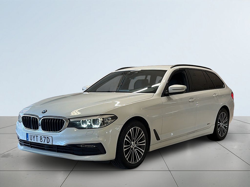 BMW 520d xDrive Touring Sport line Drag Bkamera S&V-däck Rvärme