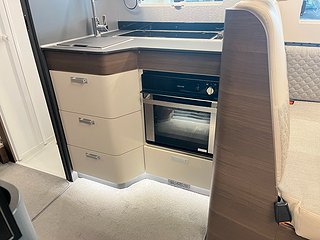 Husbil-halvintegrerad Adria MATRIX SUPREME 670 SL 17 av 32