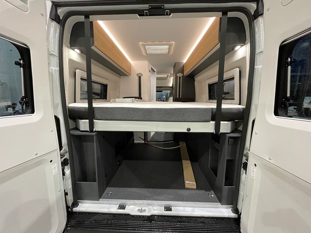 Adria Twin 640 SGX /Automat /höj & sänkbar säng/Multimedia/ - Adria