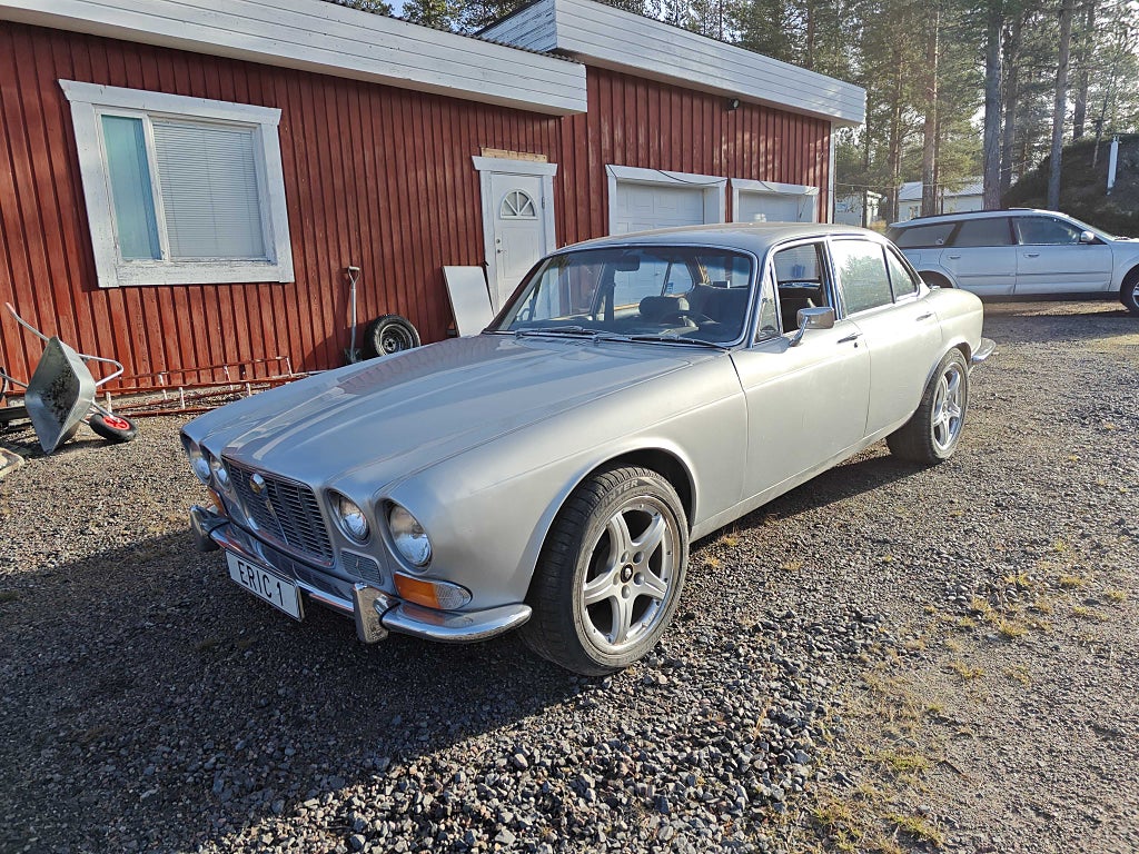 Jaguar XJ 