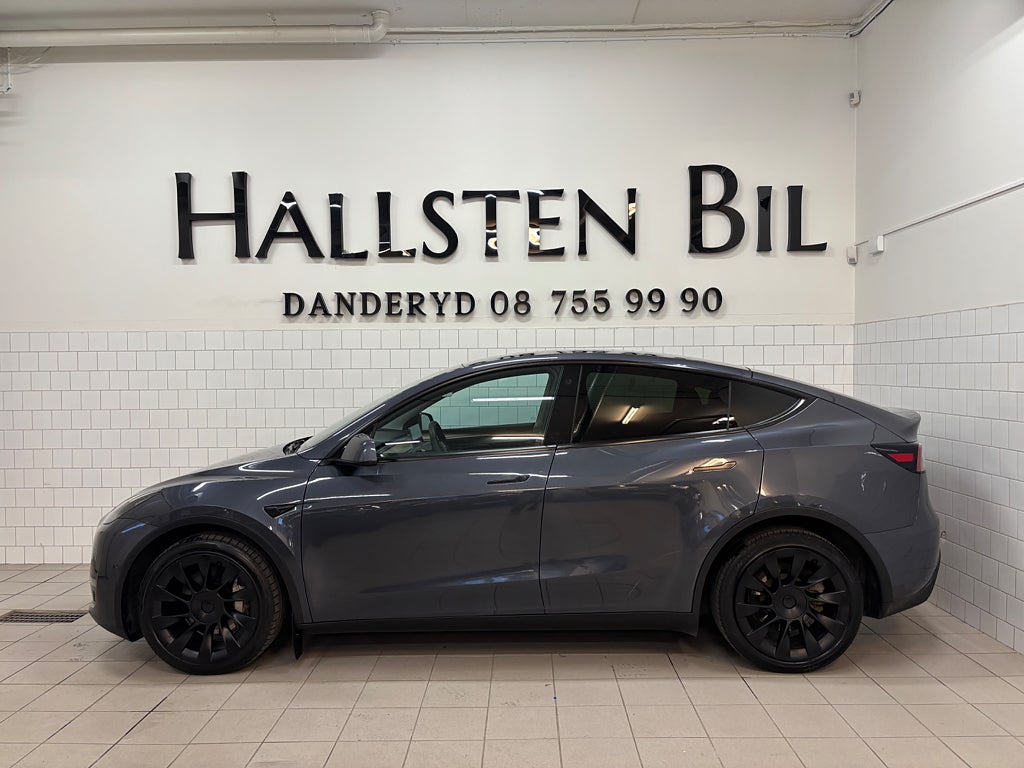 Tesla Model Y Long Range AWD 514hk Pano Autopilot Moms 