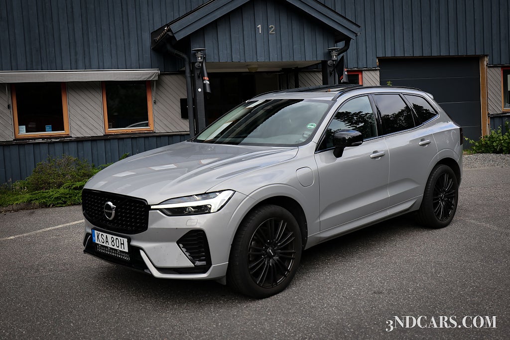 Volvo XC60 Recharge T6 AWD Plus Dark Panorama H/K ljud MOMS Hybrid
