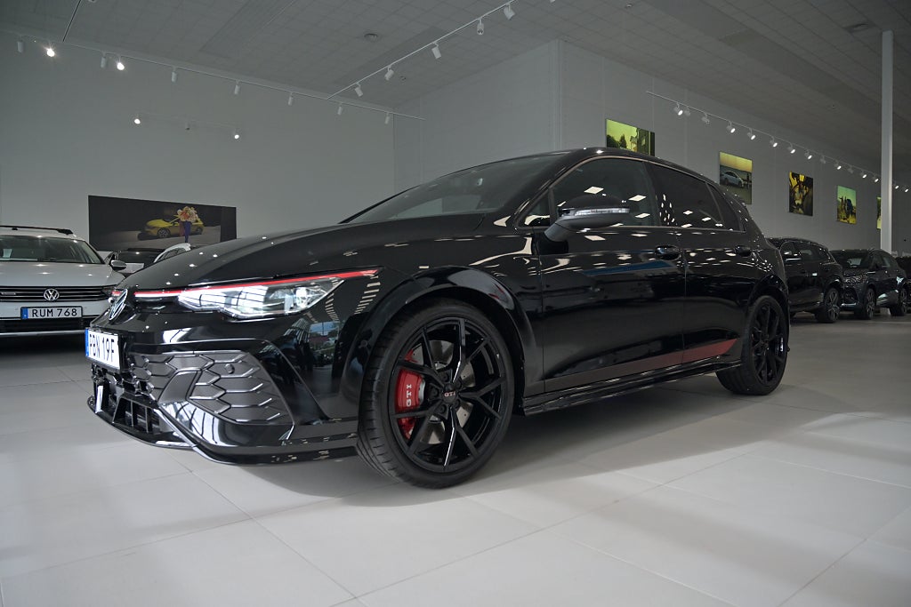 Volkswagen Golf GTI Clubsport **Edition 50 325 hk**