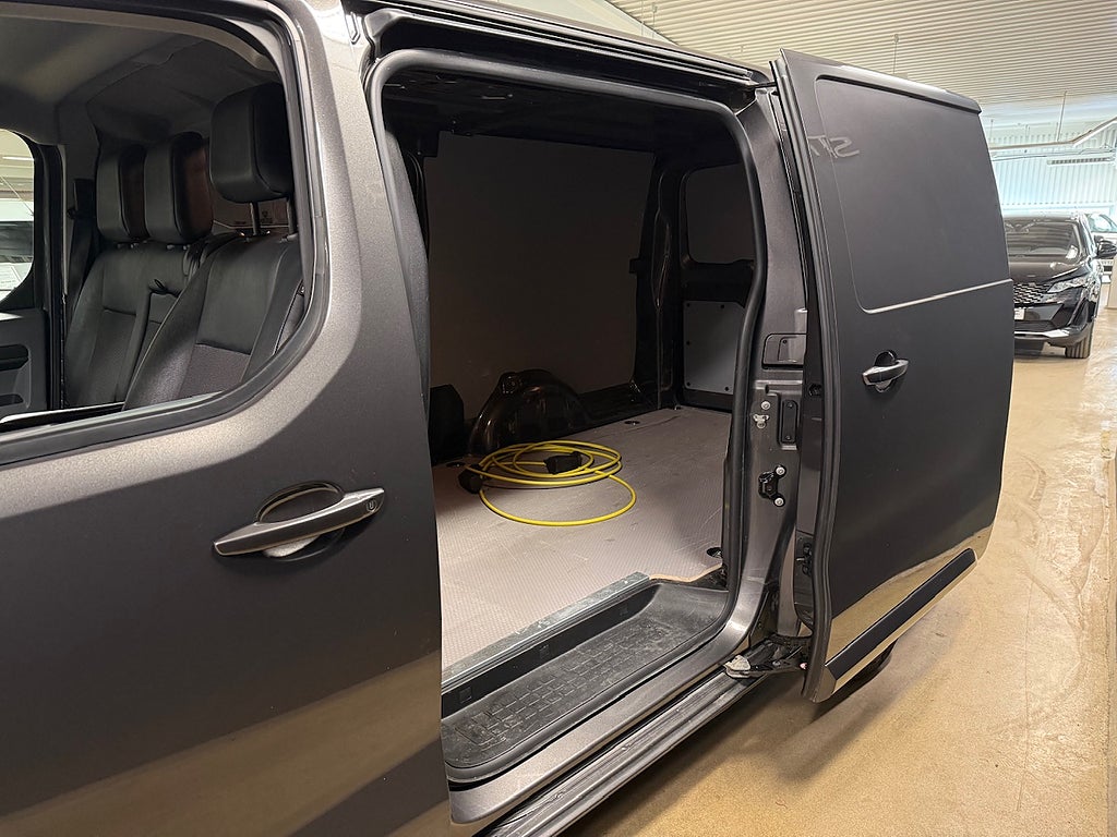 Bild på Peugeot e-Expert  PRO+ L3 75kWh 136hk Back-kamera/Nav