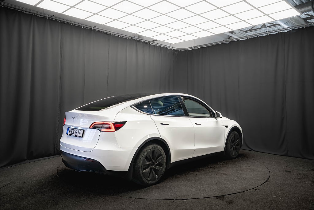 Tesla Model Y Standard Range RWD PANO LÄDER KAMERA 1-ÄGARE MOMS