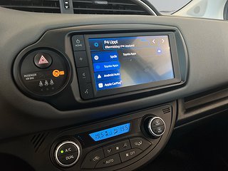 Toyota Yaris Hybrid Active S&V-hjul/Carplay/Kamera/M&K-värm