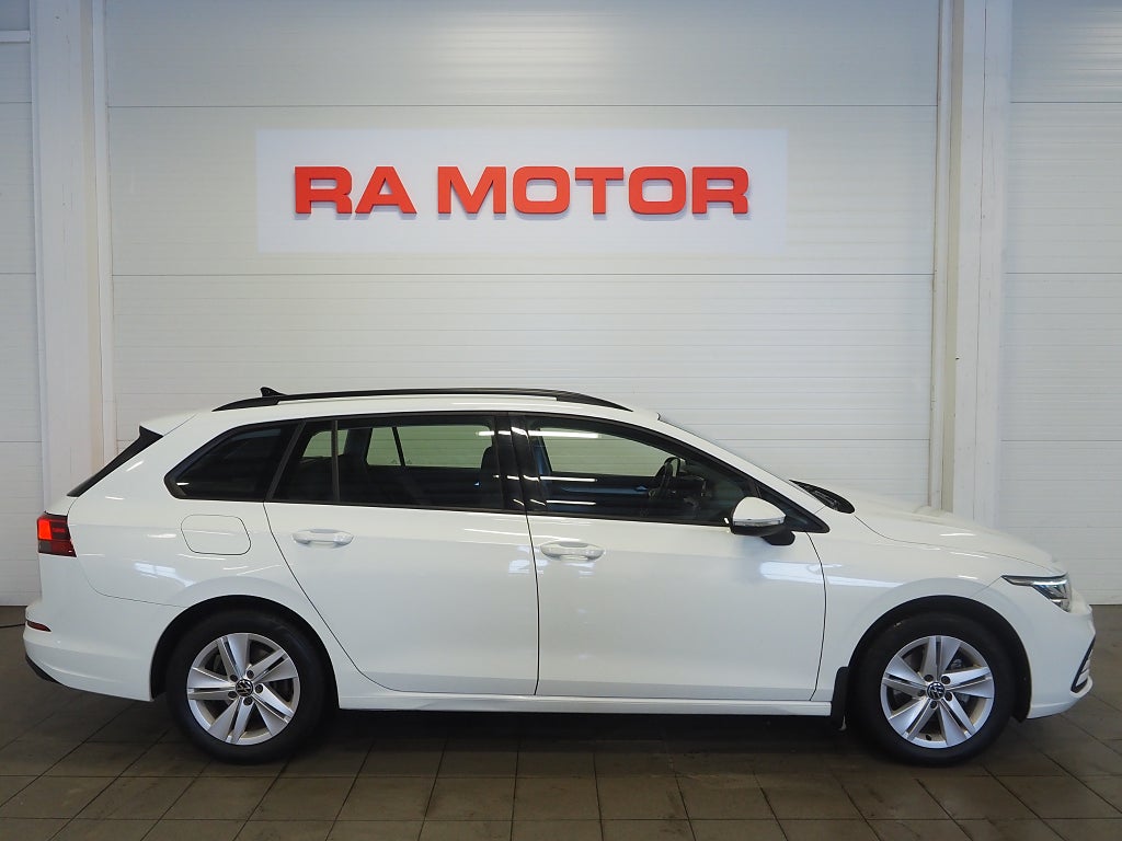 Volkswagen Golf SC 1.5 TSI 150hk Kamera P-Värmare Lane Assist Moms