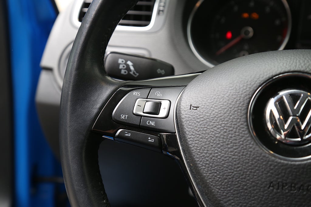 Volkswagen Polo 1,2 TSI 90hk 5-dörrar Pluspaket Farthållare P-sensor 2017