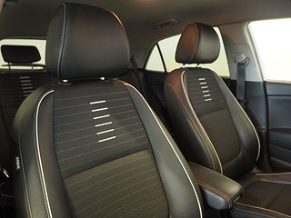Halvkombi Kia Rio 10 av 19