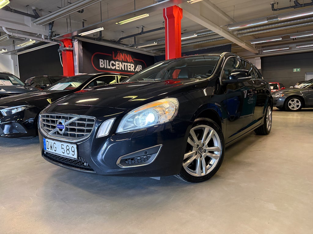 Volvo V60 D3 Summum Läder PDC Bluetooth Kamrembytt Nyservad