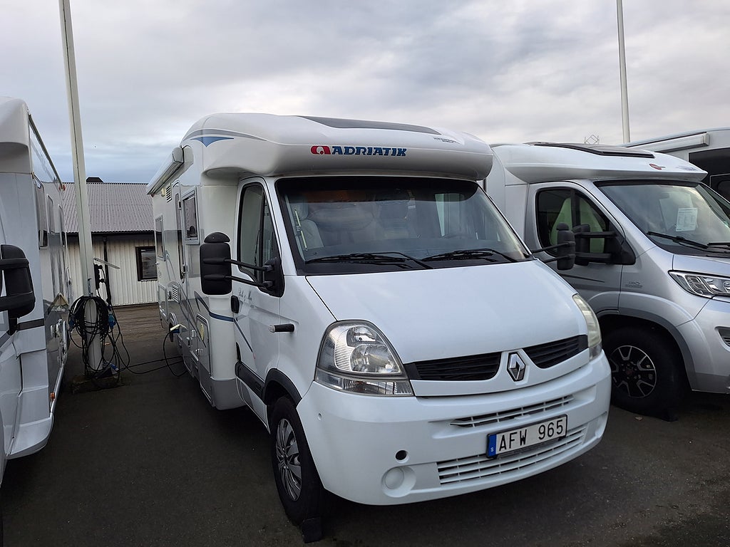 Adria Izola 687 SP Dubbelbädd, Litiumbatteri, AC, Solcell