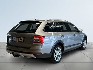 Skoda Octavia Scout 2.0 TDI 4x4 Premium Drag CANTON Kamera Mvärm Navi S&V